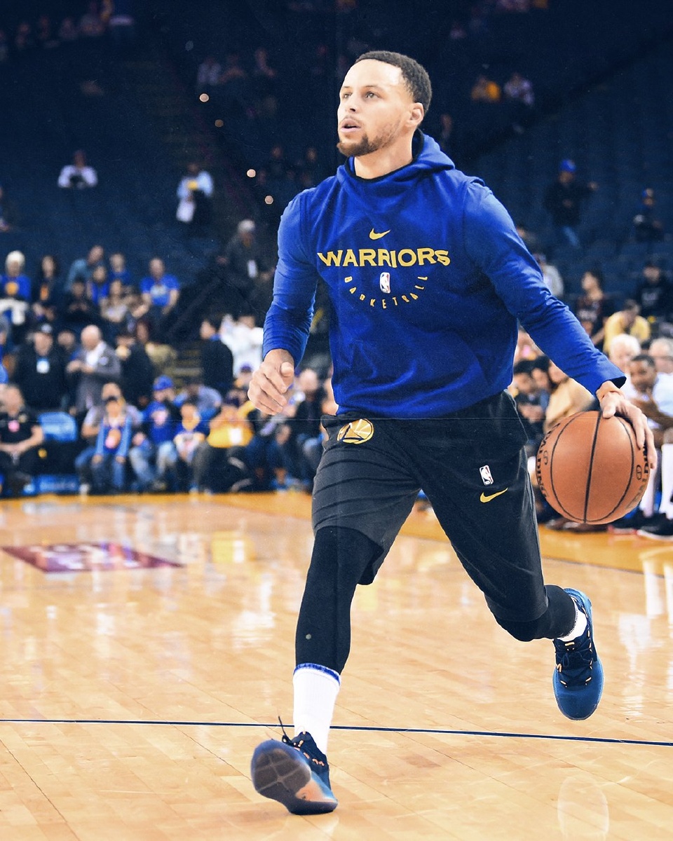 西媒：拉菲尼亚成巴萨非卖品，本赛季欲率队夺欧冠+世界杯（西媒：巴萨将拉菲尼亚列为绝对非卖，本季力争率队冲击欧冠与世界杯）