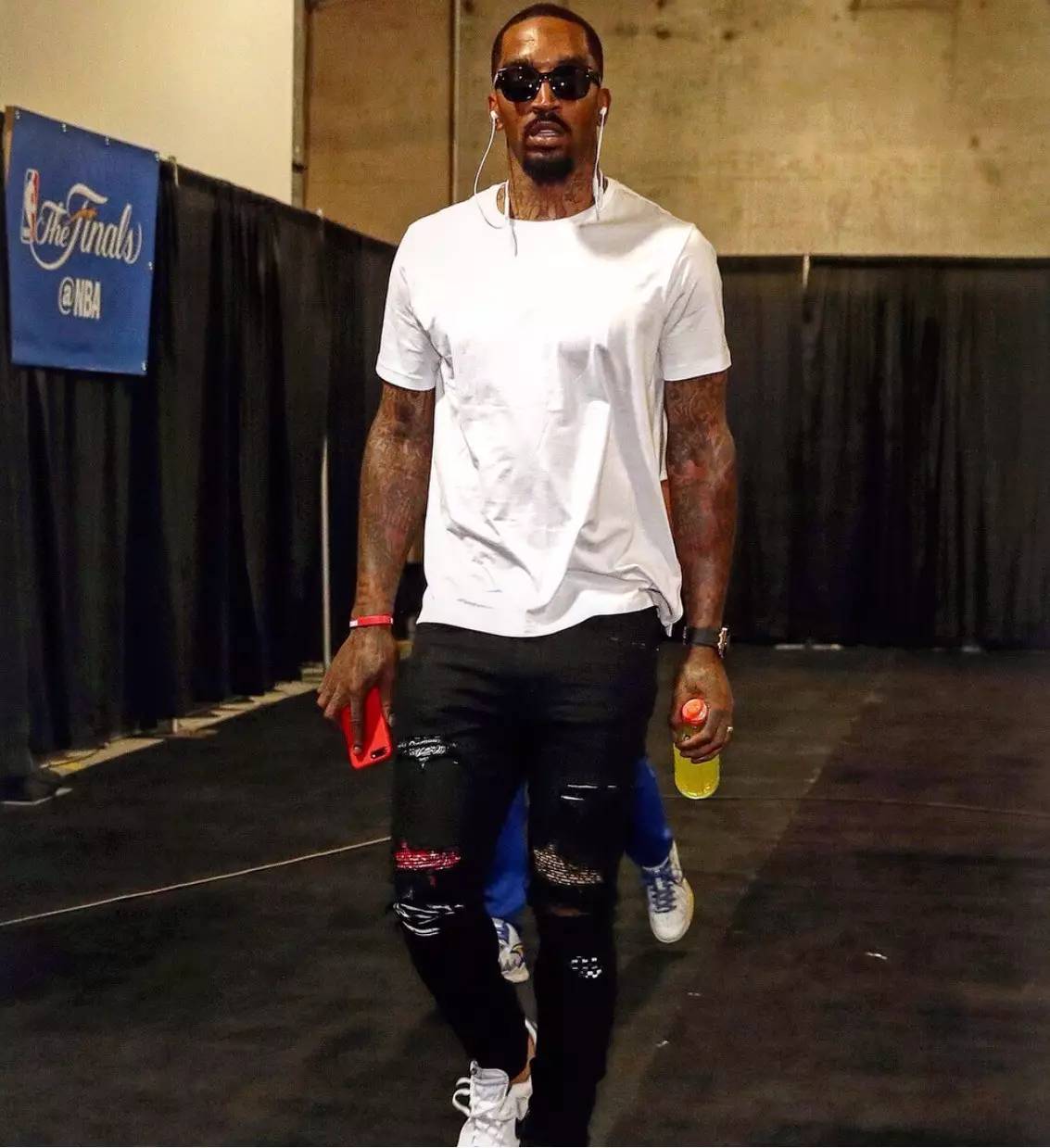 这脚传球太绝了，全队惊呆（这一脚妙传封神，全队当场愣住）