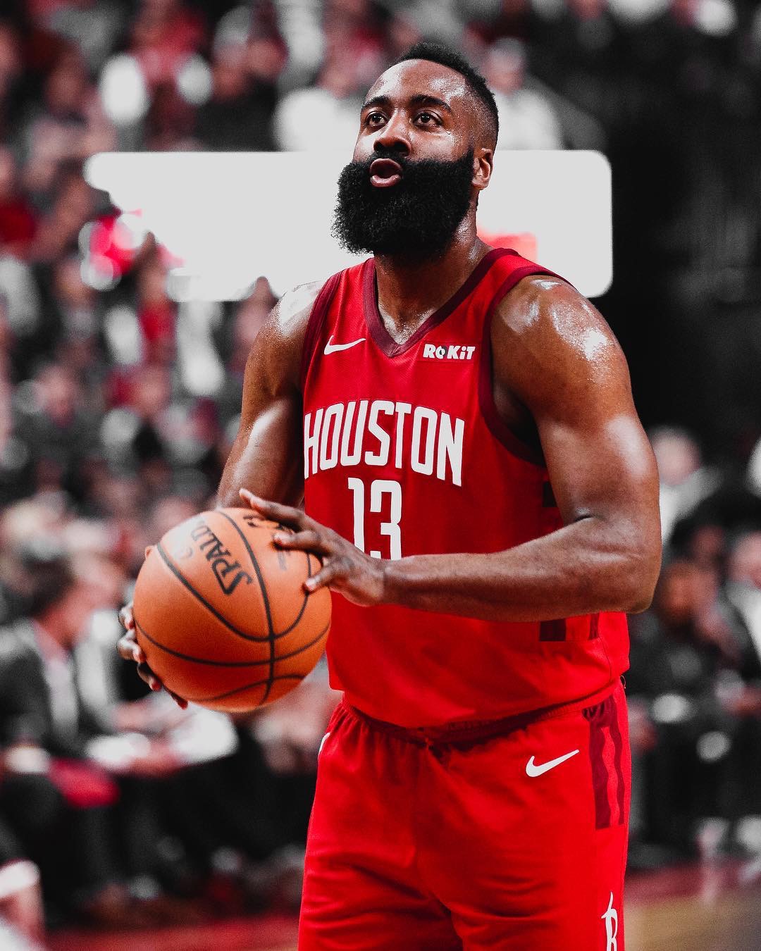 稳定表现！米切尔17中9轰28分8助攻（发挥稳健！米切尔17投9中砍下28分8助攻）