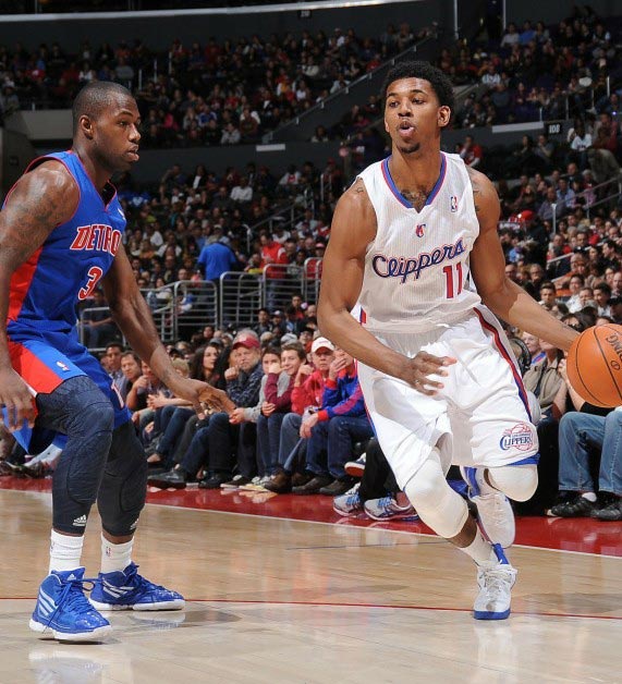 半场战报：申花2-0津门虎，阿苏埃破门，吴曦点射（上半场：申花2-0领先津门虎，阿苏埃破门，吴曦点球建功）