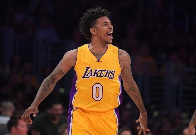 判决书：原天津泰达球员白某峰因受贿判有期徒刑一年，缓刑一年（判决书显示：前天津泰达球员白某峰因受贿获刑一年，缓刑一年）